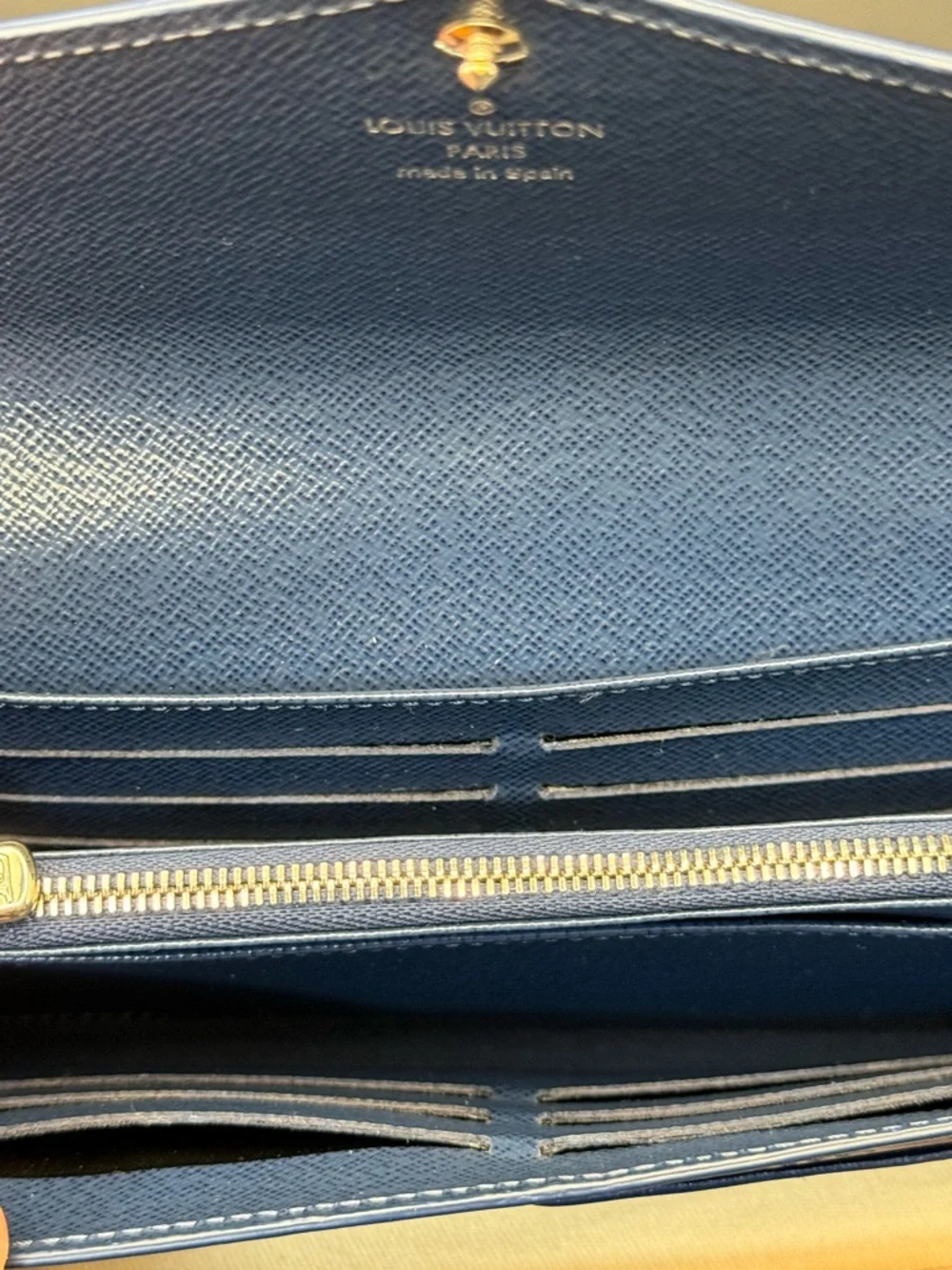 Louis Vuitton Epi Sarah Wallet Navy💙 with box dust bag, NIB‎